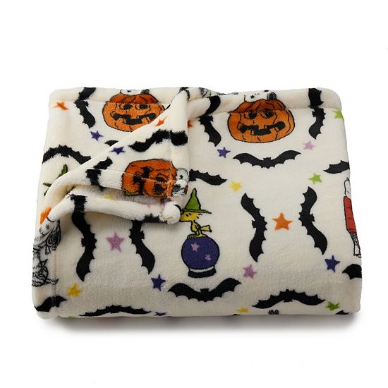  The Big One® Peanuts Fall Or Halloween Plush Throw Blanket